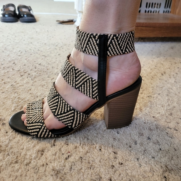 Universal Thread Shoes - Universal thread heels